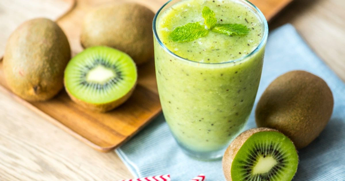 Kiwi Banana Spinach Smoothie